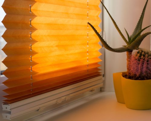 Aluminum_alloy_sliding_window_with_grille